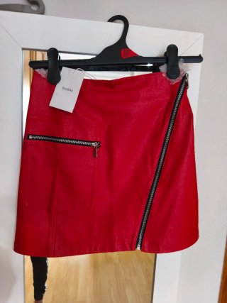 Minifalda Bershka Piel Sintética Roja