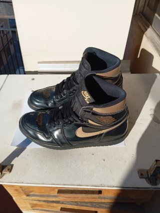 Botas Nike Air Jordan Negras y Doradas