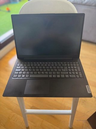 Portátil Lenovo V15 G4 IRU