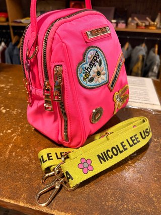 Bolso Mochila Nicole Lee Rosa con Correa Amarilla