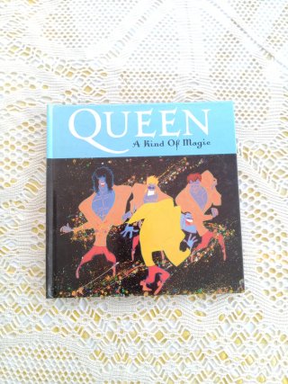 CD Queen . A kind of magic