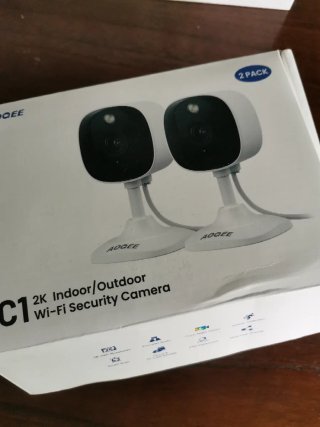 2 cámaras de vigilancia AOQEE C1 WIFI USB in/out