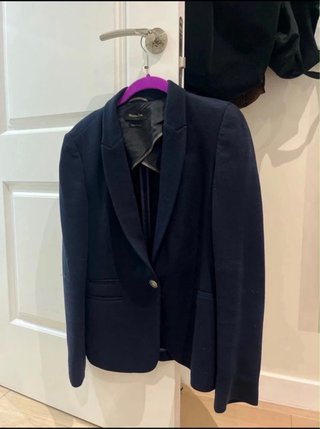 Americana Massimo Dutti azul talla 42. Talla poco