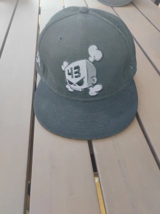Gorra New Era Negra con Diseño 43