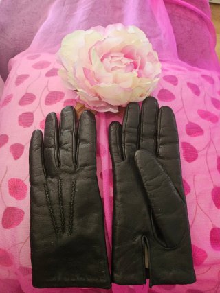 Guantes de piel negros