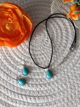 Conjunto collar y pendientes turquesa