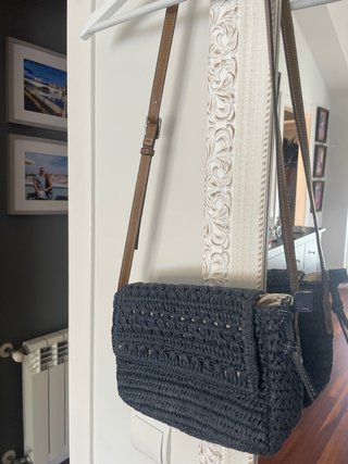 Bolso de rafia azul y marrón