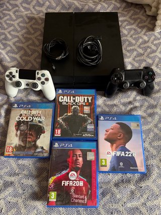 PS4 1TB Negra + 4 Juegos + 2 Mandos