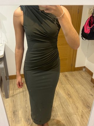 Vestido largo verde entallado