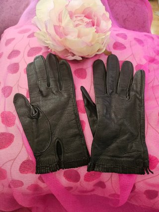 Guantes de piel negros