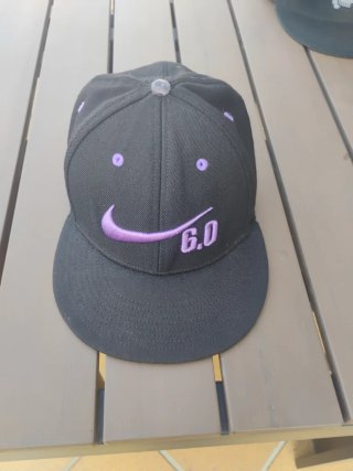 Gorra Nike Negra y Morada 6.0