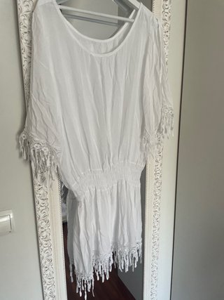 Camisola blanca con flecos