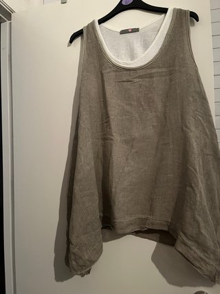 Camiseta Gris y Blanca