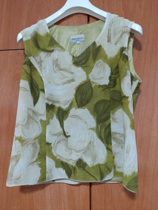 Blusa Moda Difusion floral verde y blanco