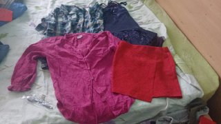Lote de 4 prendas: vestido, camisa y falda