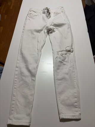 Pantalón pitillo vaquero blanco roto