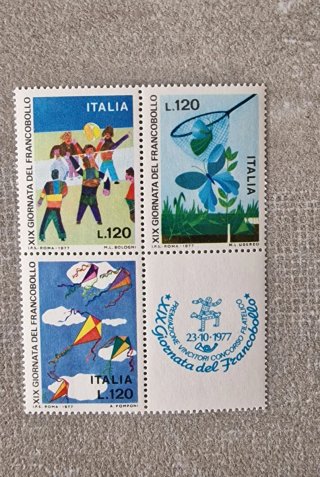 Foglietto francobolli Italia 1977