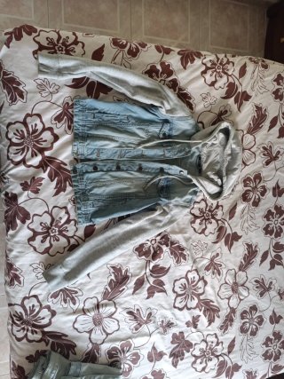 Chaqueta vaquera con capucha Talla 36