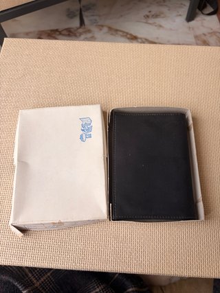 Cartera de piel negra nueva