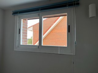 Ventana corredera aluminio blanco 107x70