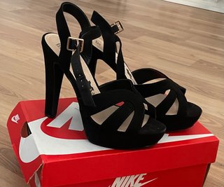 Zapatos de tacón negros