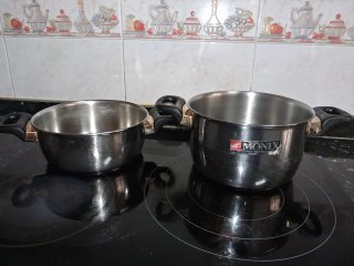 Batería de 4 ollas con sus respectivas tapaderas