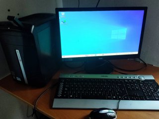 Computer desktop Packard Bell