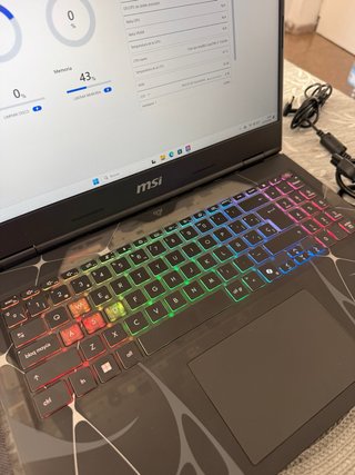 MSI Cyborg 15 i7-13620H / 16GB RAM /RTX 5050 8GB
