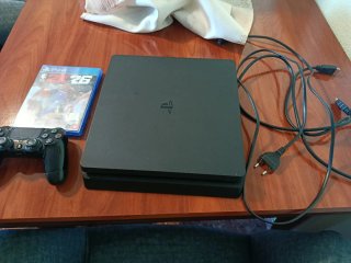 PS4 (PlayStation 4) Slim Negra
