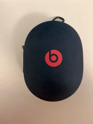 Funda Beats Studio3 Negra con muy poco uso