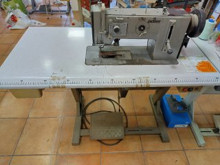 Máquina de coser industrial Adler plana