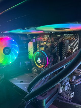 Ordenador de sobremesa con iluminación RGB