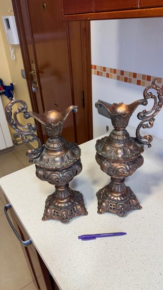Jarras de bronce antiguas (2 unidades)