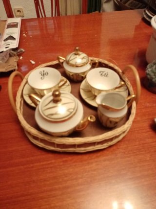 Juego de café 9 piezas con cesta