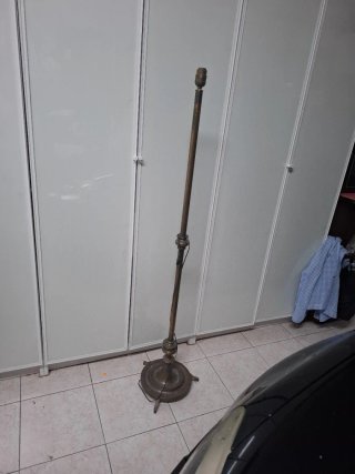 Lámpara de pie de latón