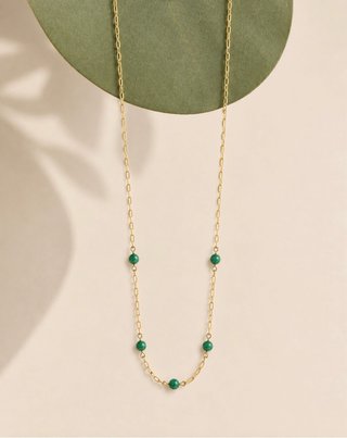 Cadena chapada en oro 14k con cuentas verdes