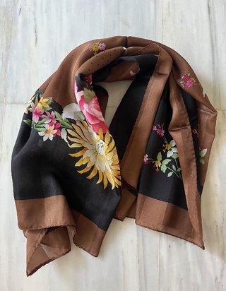 Pañuelo marron floral Franco Laurenti