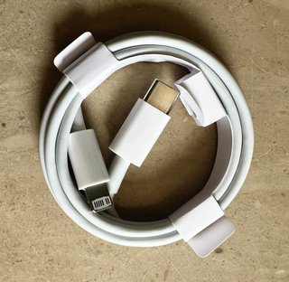 Cable de carga USB-C a Lighning para iPhone o iPad