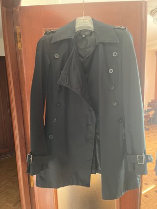 Gabardina corta negra Zara