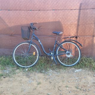 Bicicleta de paseo negra