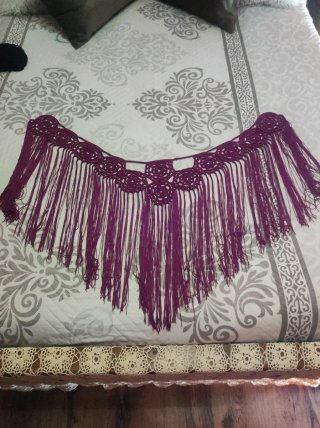 Mantoncillo de flamenca a crochet color buganvilla
