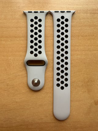Apple Watch X Nike 40mm. Cinturino in platino puro/nero
