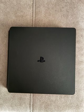 PlayStation 4 Slim 1TB Negra + 2 mandos y 7 juegos
