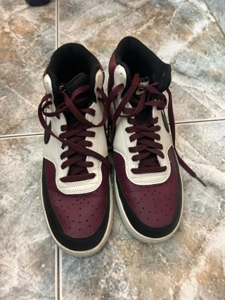 Zapatillas Nike Altas Burdeos y Blancas