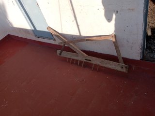 Antigua herramienta de labranza de madera