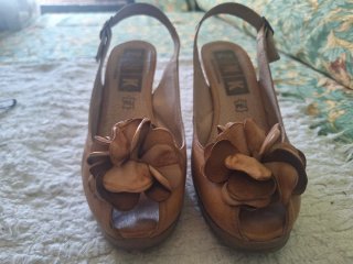 ZNK Zapatos de tacón con flor beige/marrón