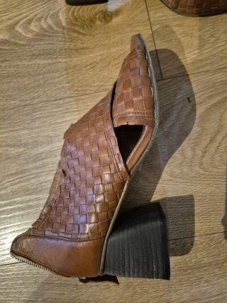 Botines de piel trenzada