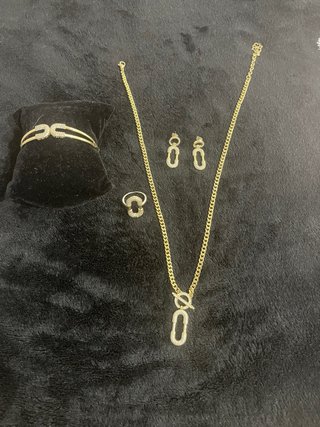 Juego de 4 joyas doradas sin óxido