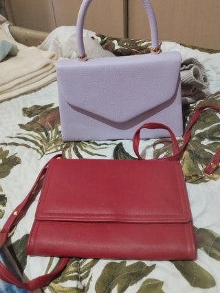Set de 2 bolsos. El morado está a estrenar.