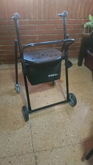 Andador FORTA con Asiento